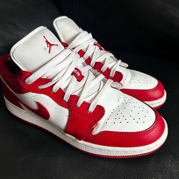 Air Jordan 1 Low (GS) Gym Red - size 7y - Picture 14 of 16